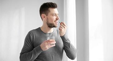 vīrietis lieto narkotikas prostatīta ārstēšanai